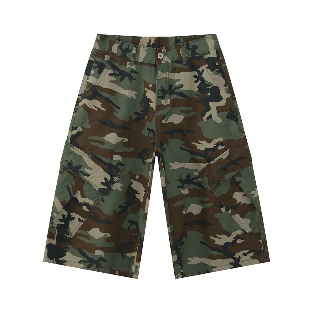 Men's loose wide-leg camouflage cropped cotton trousers with large side pockets.