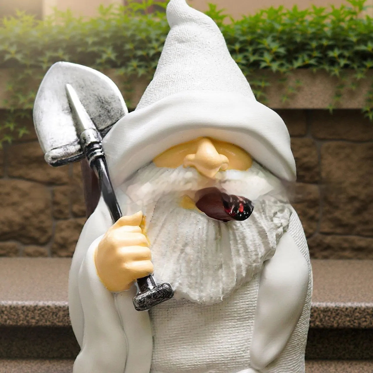 Christmas resin craft smoking shovel dwarf ornament for garden holiday decoration