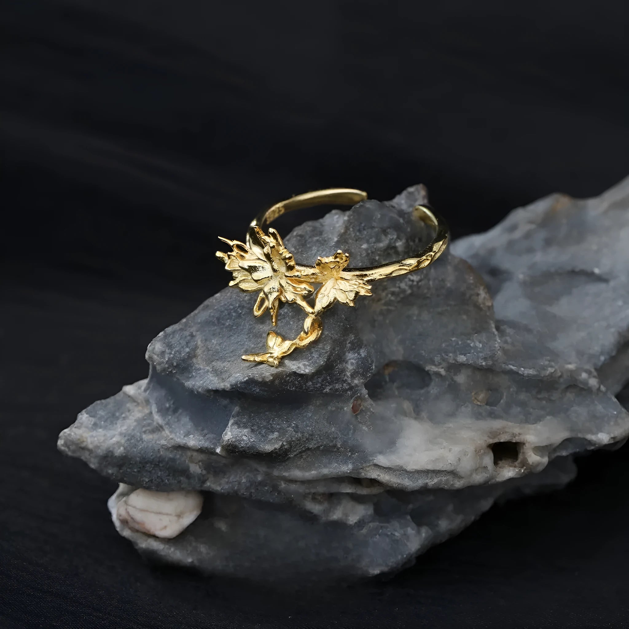Adjustable silver ring with butterfly design in gold or white gold finish