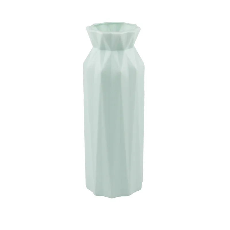 Drop-resistant melamine plastic vase in green colour with 7.2cm base diameter