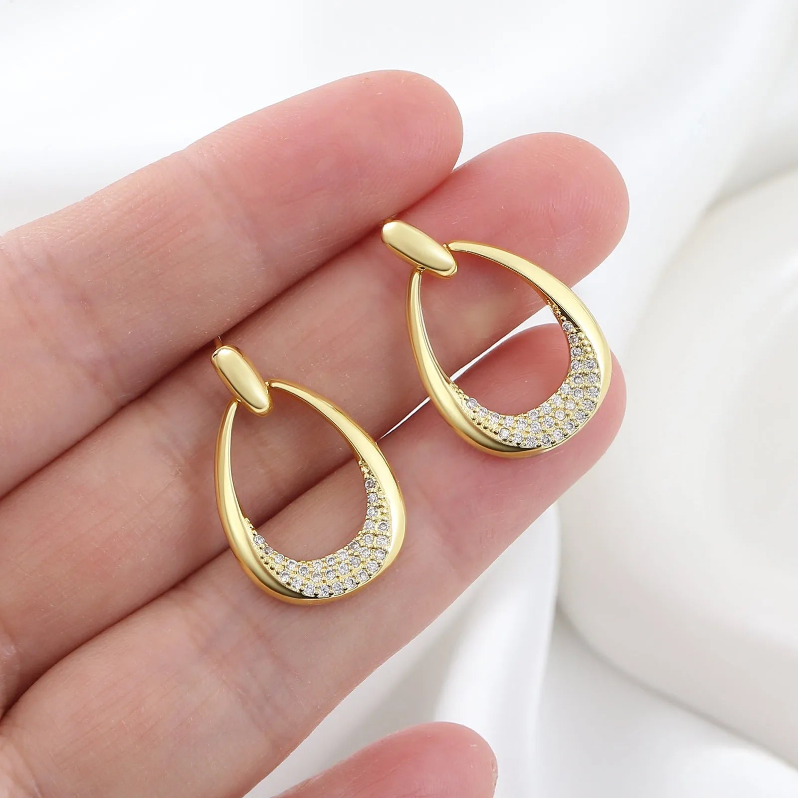 Yellow gold geometric drop earrings with oval shape measuring 2.6 by 1.7 centimetres