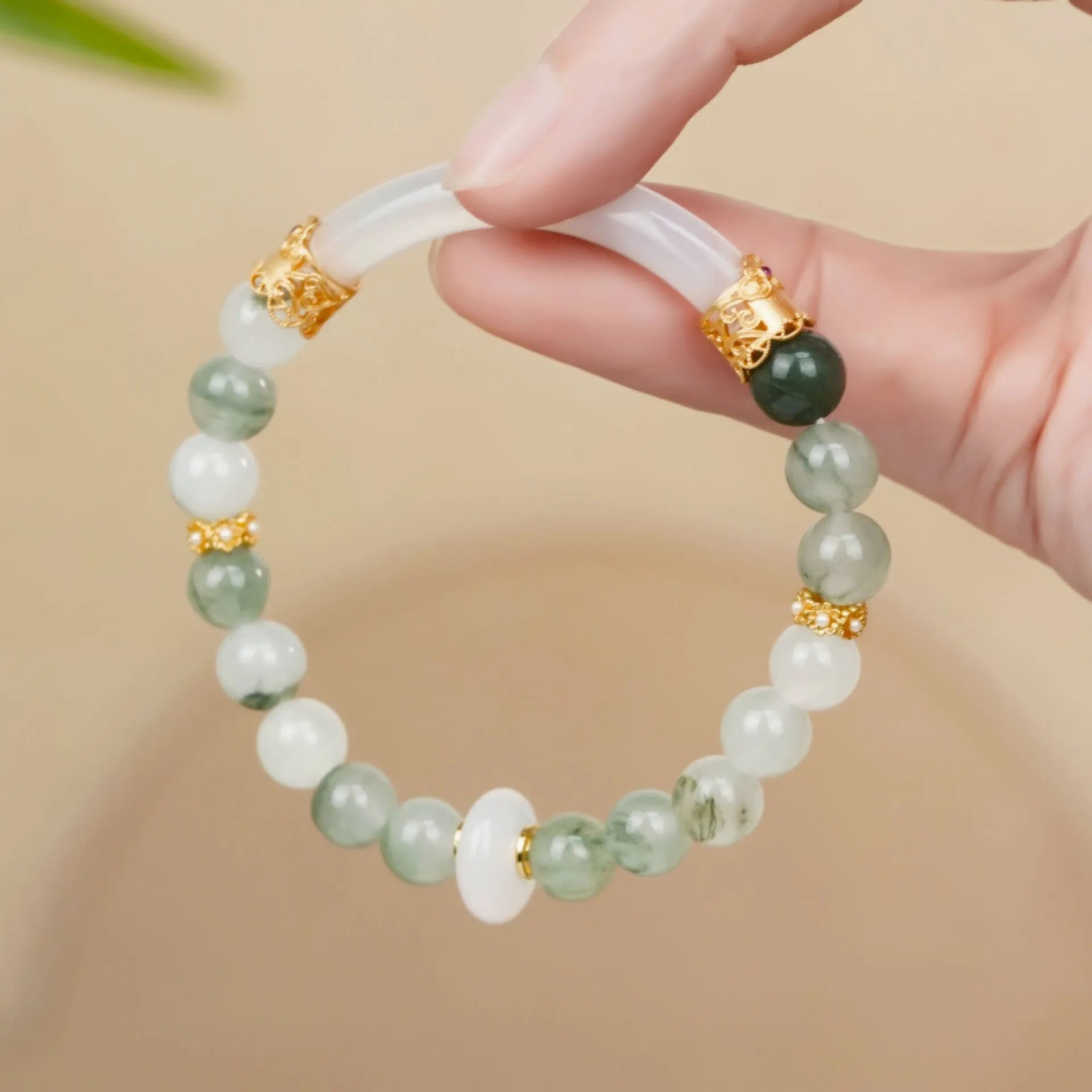 Emerald green Tian Shan Cui women's half bracelet with round national style elements