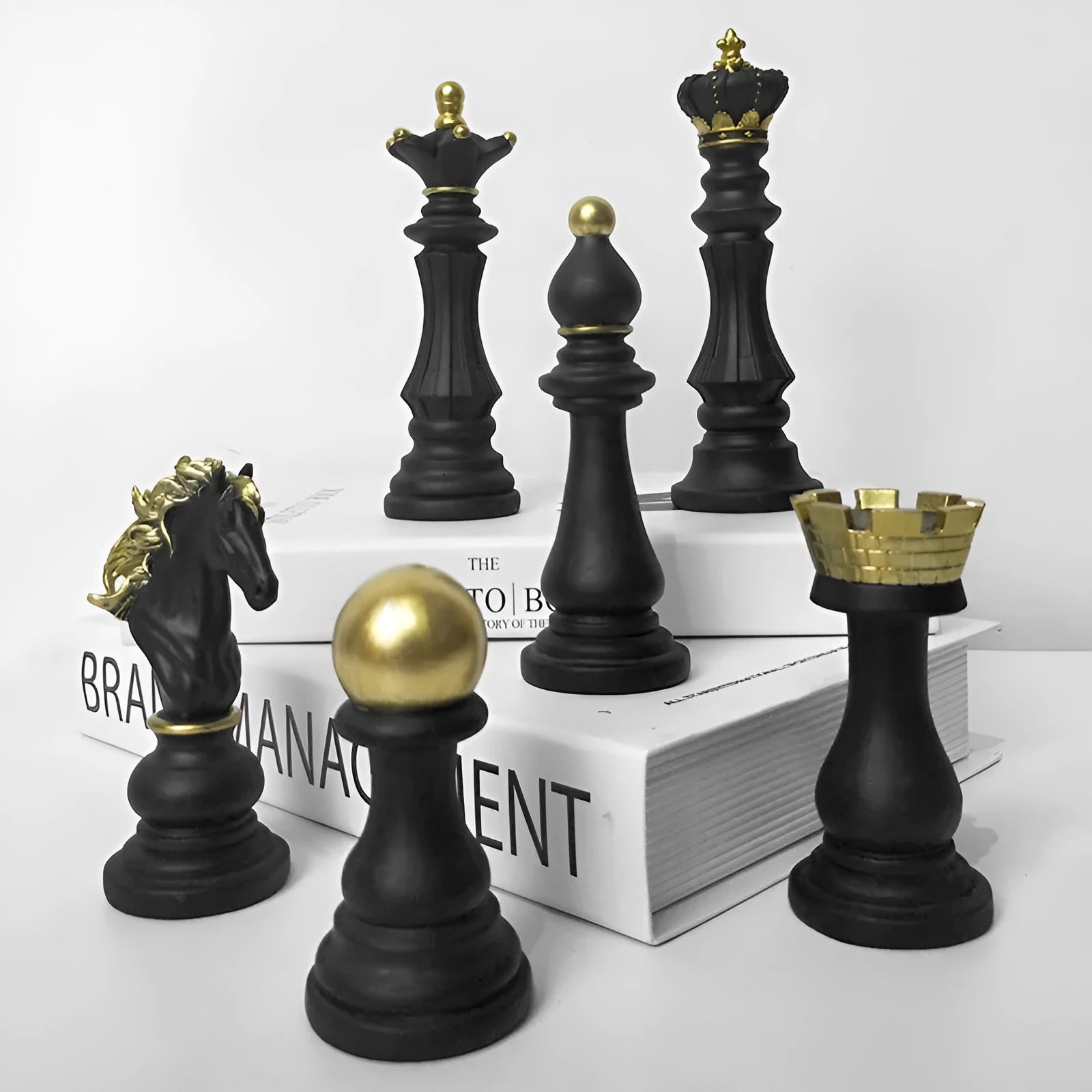 Creative chess resin ornaments synthetic resin European style medium black white warhorse king queen