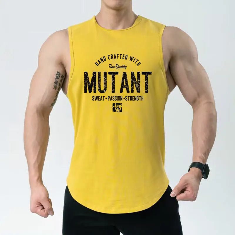 Man's loose-fit sleeveless training waistcoat in a colour variant, shown on a size mannequin.