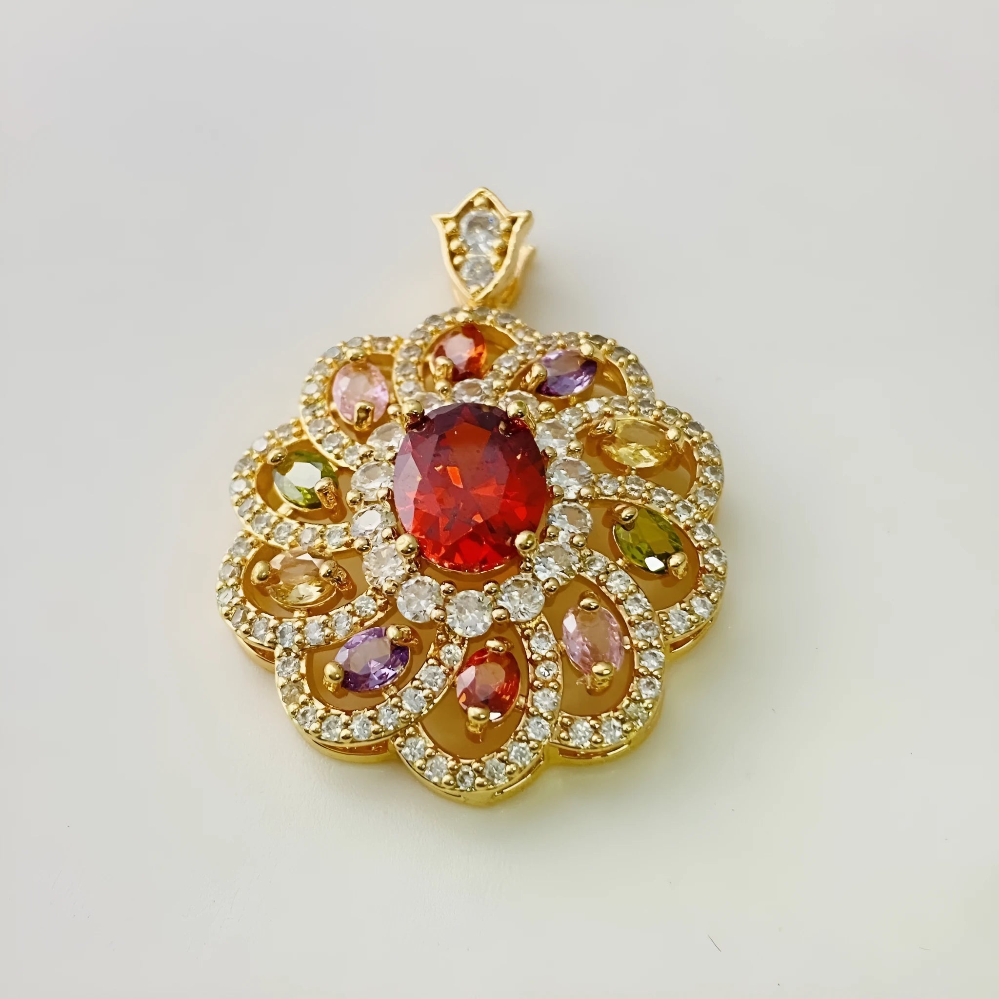 Women's zircon flower pendant necklace in gold, champagne gold or platinum colour with electroplated finish