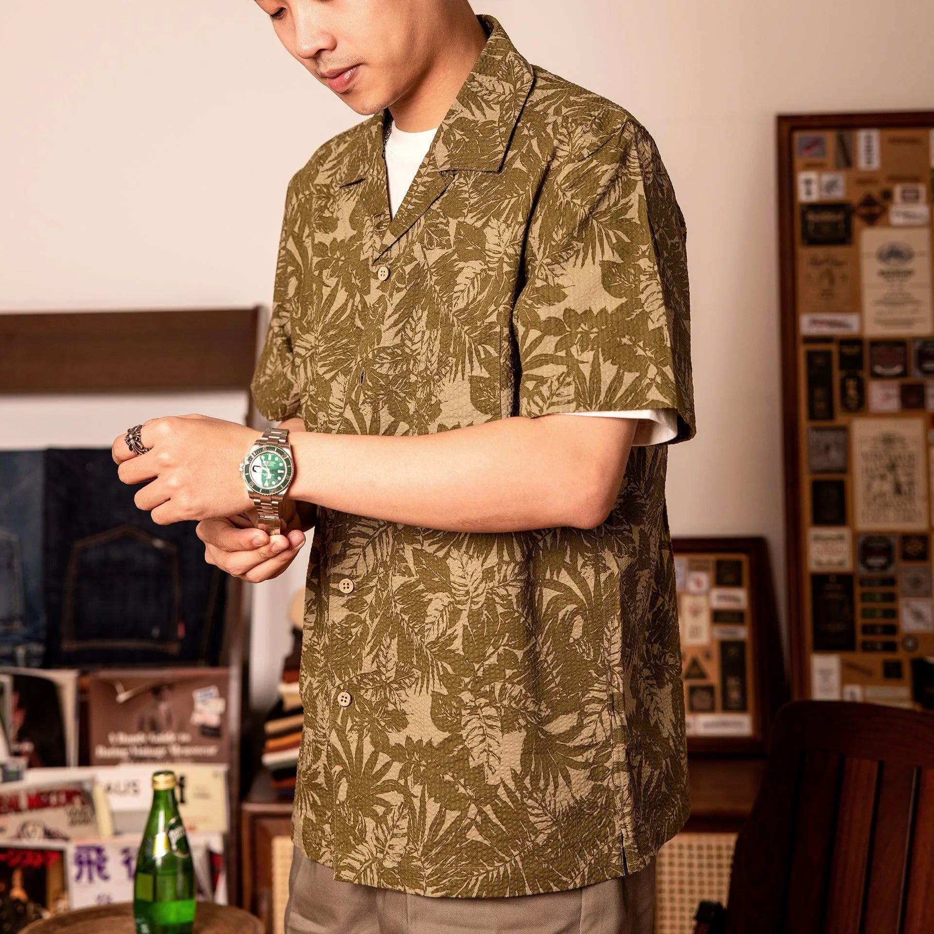Men's vintage floral print seersucker shirt with Cuban collar in loose-fitting design