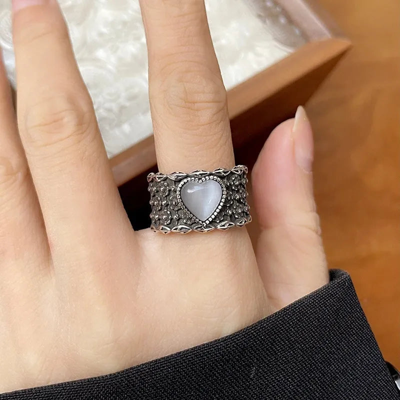 Retro adjustable heart moon ring with silver plating in green or white colours