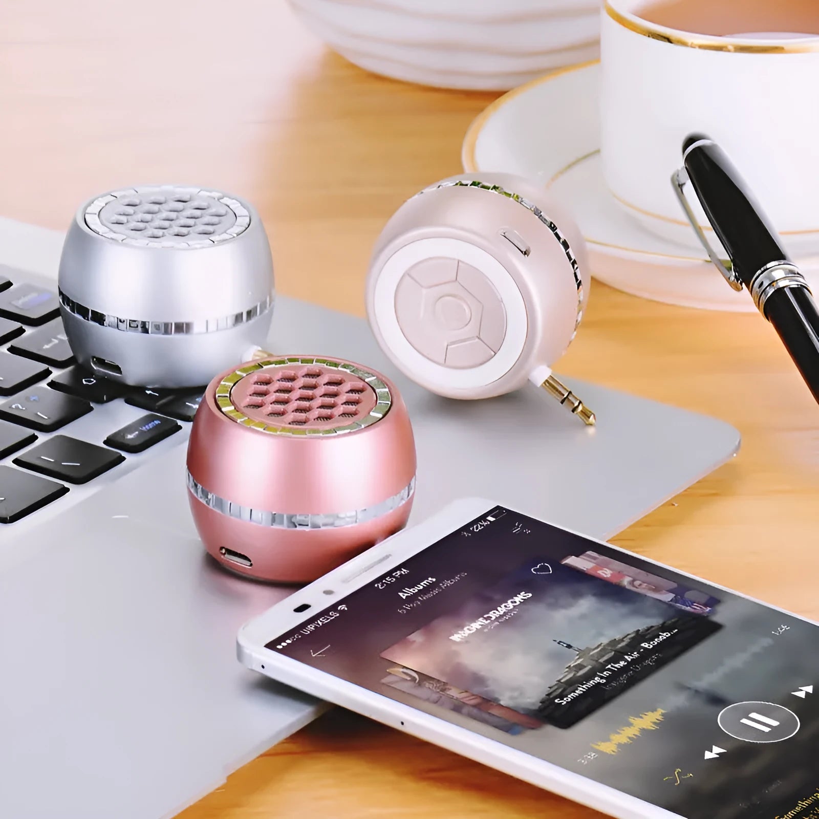 Universal mono amplifier speaker in black, gold, or rose gold with engineering plastic case.