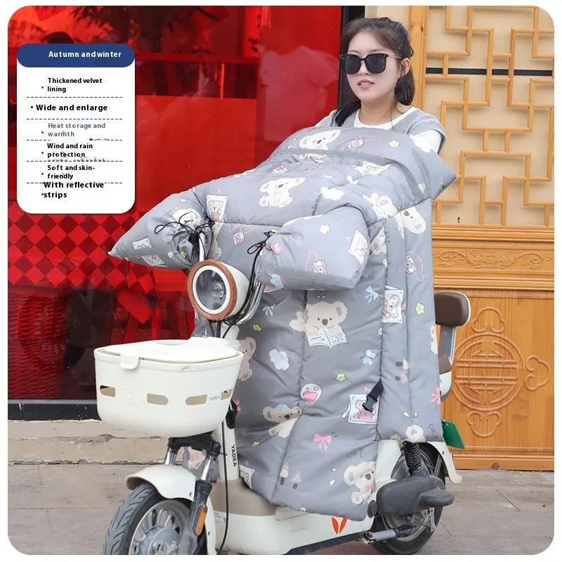 Cartoon fleece-lined thickened plastic windshield cover for battery car, hand-removable, beige design