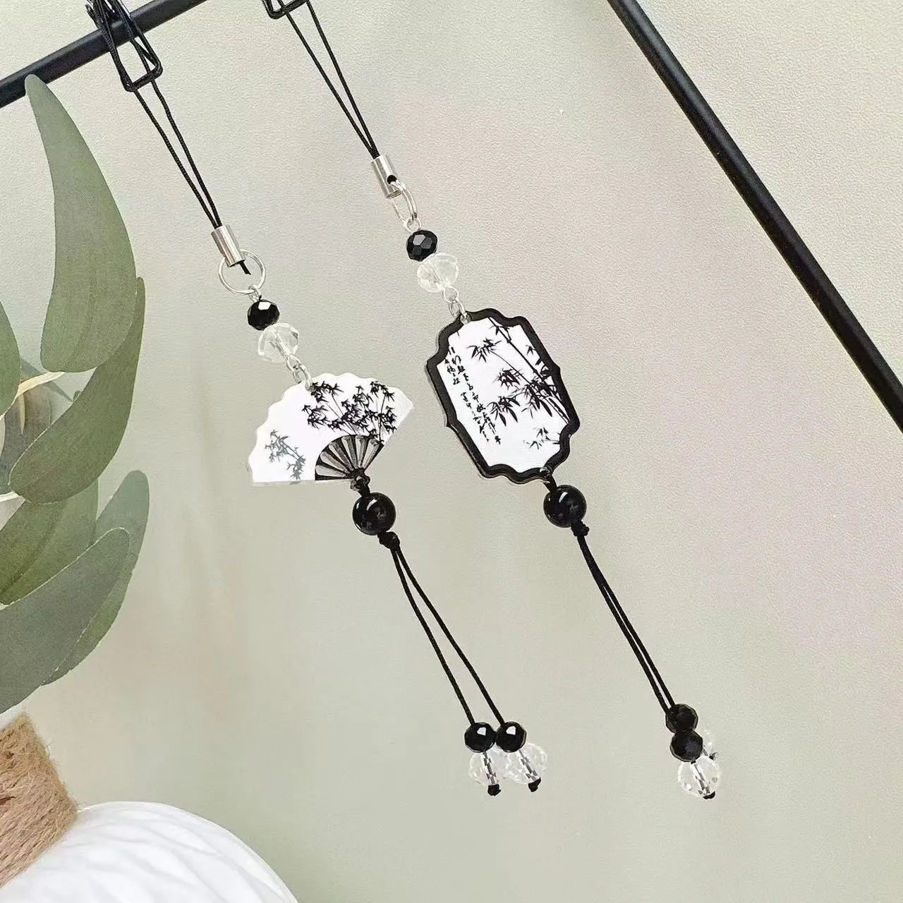 Guofeng Chinese-style floral bead keychain with baked varnish finish in Fan colour design.