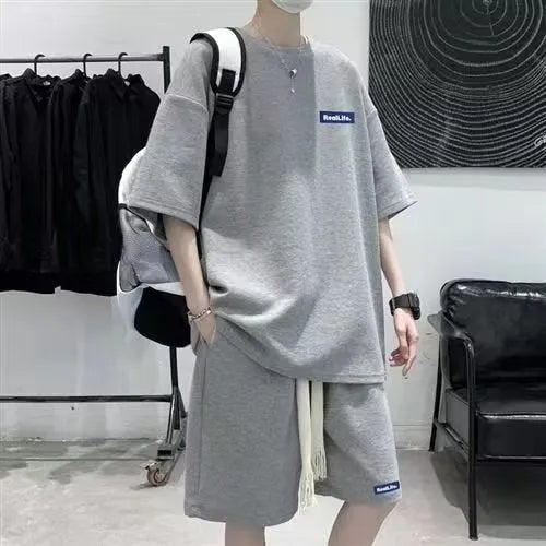 Waffle textured men's leisure sports suit with short sleeves and matching shorts in cotton-polyester blend