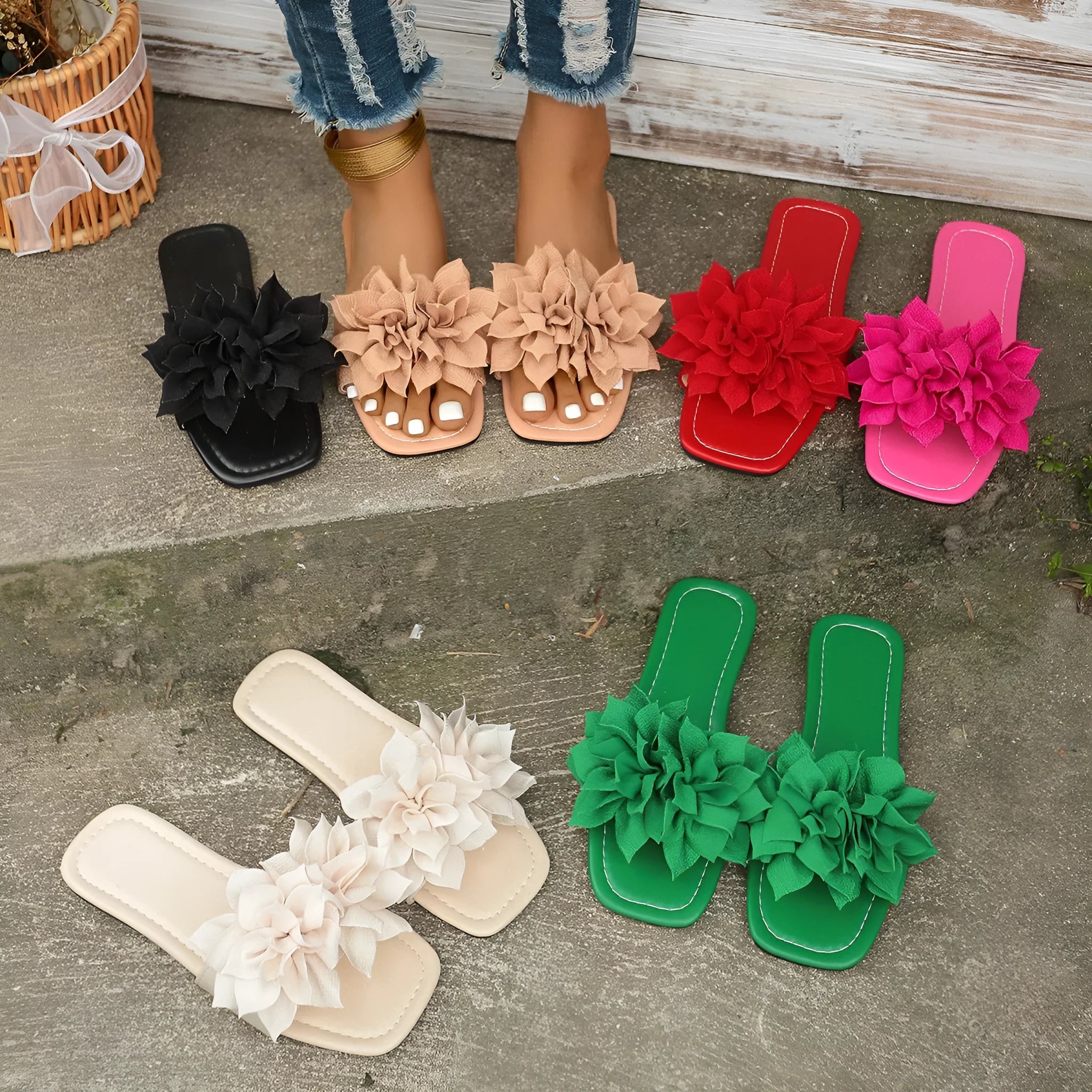 Flat flip-flops with flower decoration in faux leather and rubber sole in black colour for women