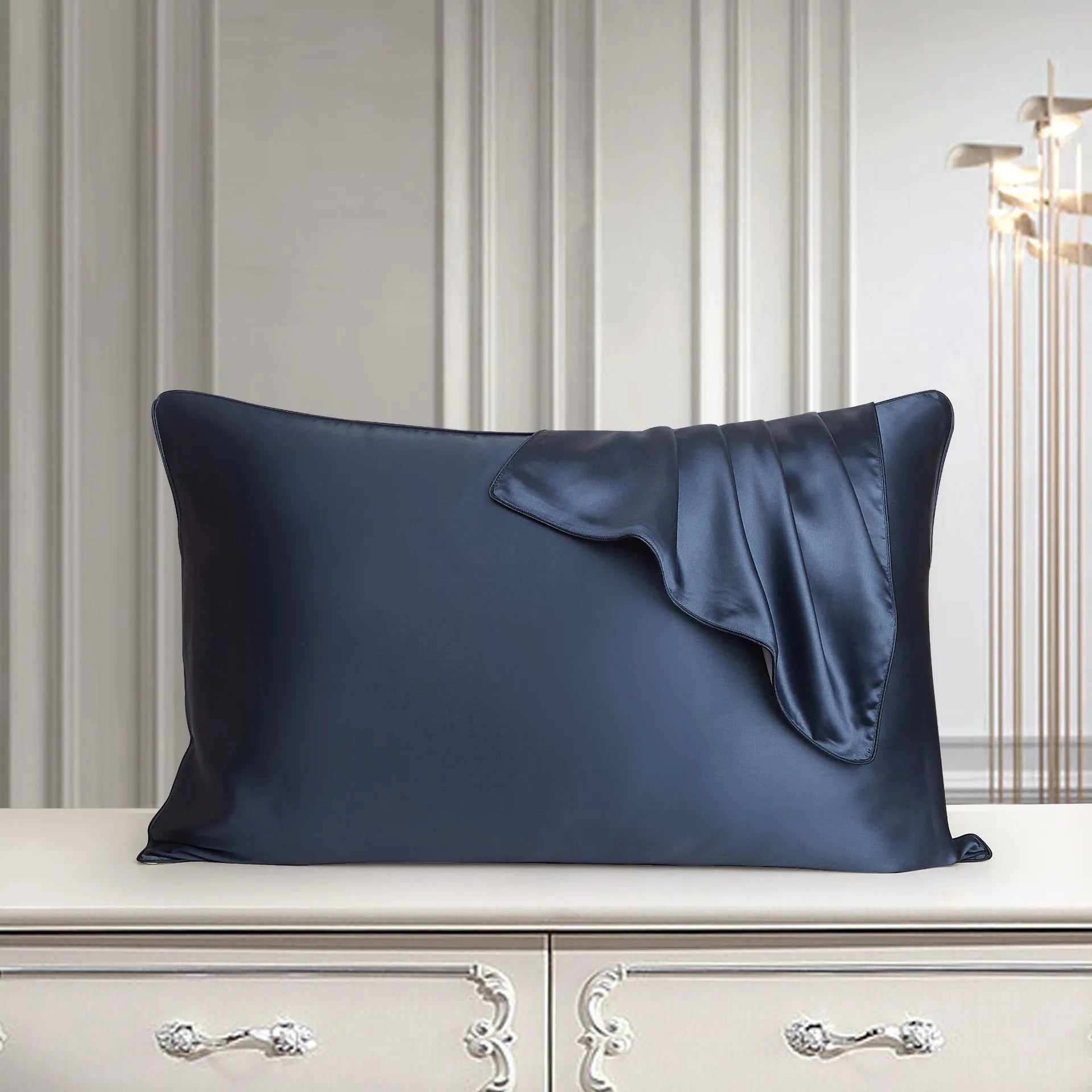 Single mulberry silk pillowcase in palace luxury style, size 48cm by 74cm.