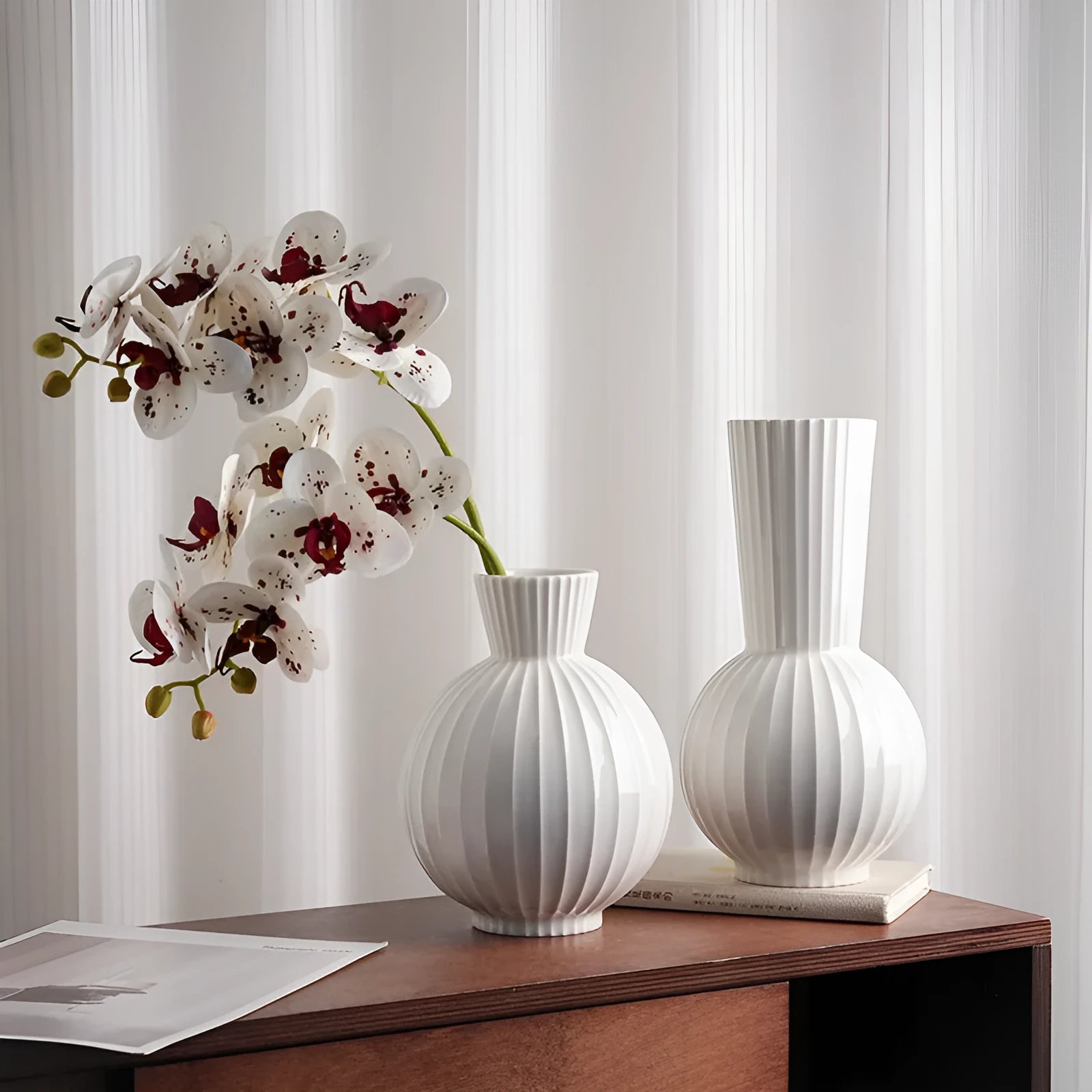 White ceramic ball striped vase with American country styling for table centrepiece decoration