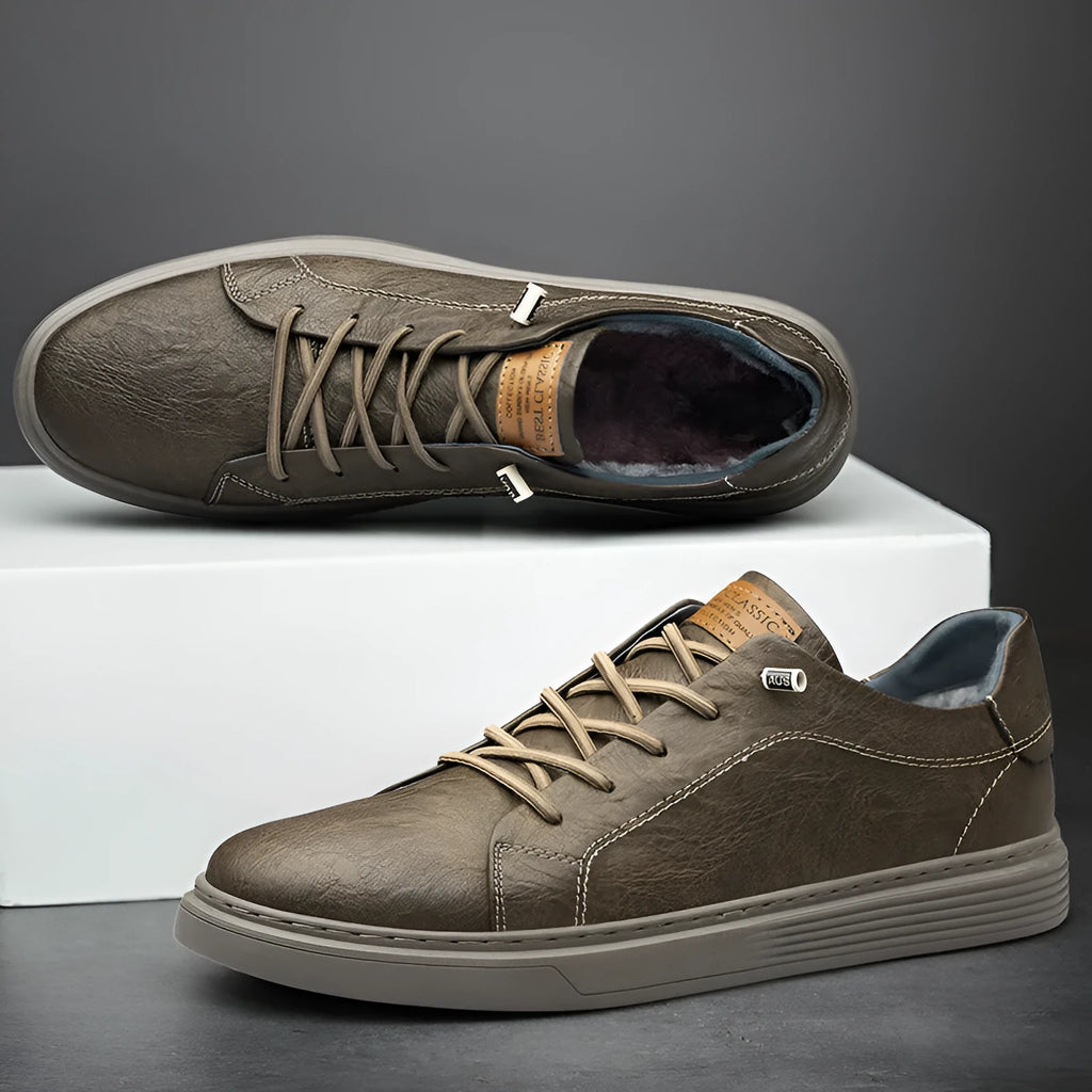 Two-layer cowhide low-top casual sneakers for men, solid colour, round toe, front lace-up, available in khaki black beige