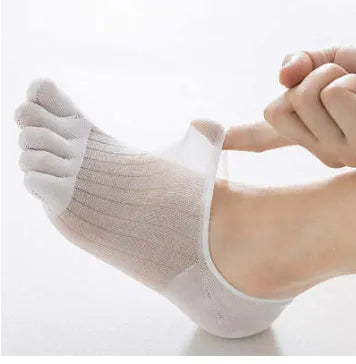 Modal five-finger boat socks in black, showing ultra-thin invisible design for low-cut shoes.