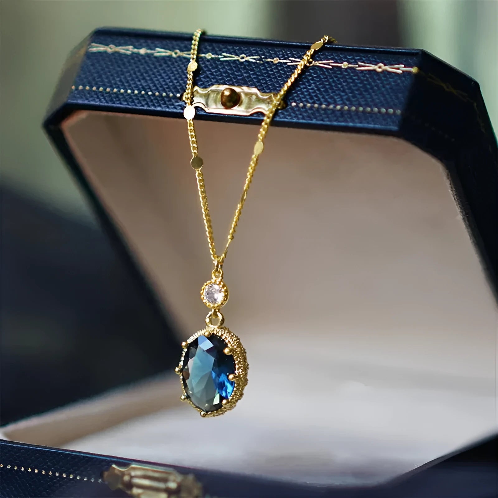 Gold geometric French retro necklace with electroplated copper pendant on chain