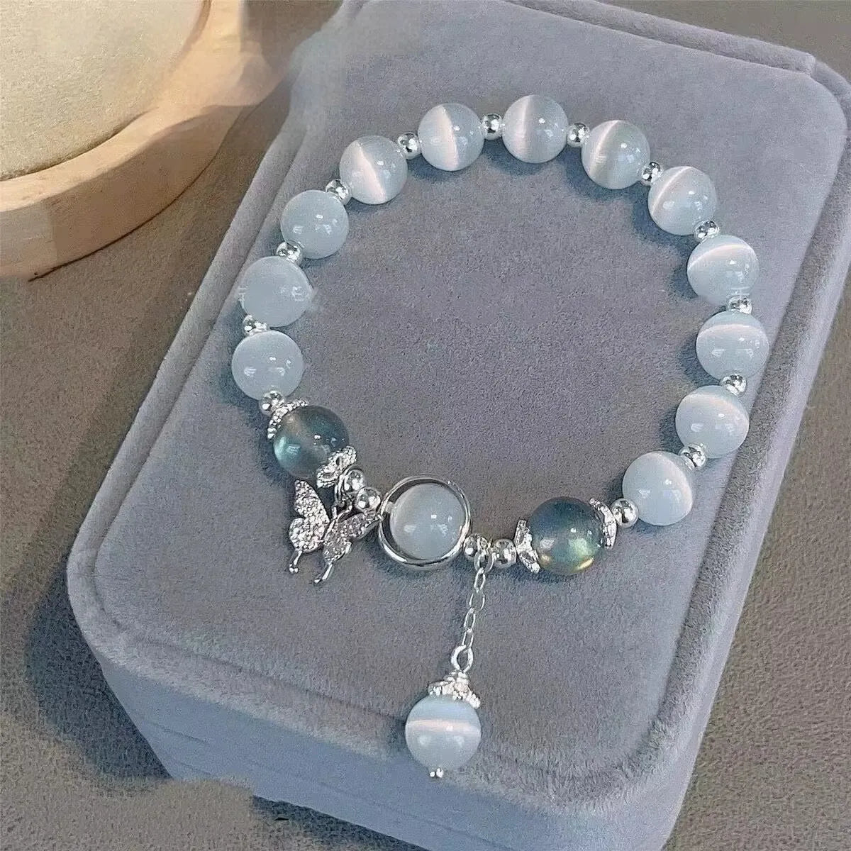 Glass butterfly bracelet for women with colour-coordinated beads in drop-shaped design