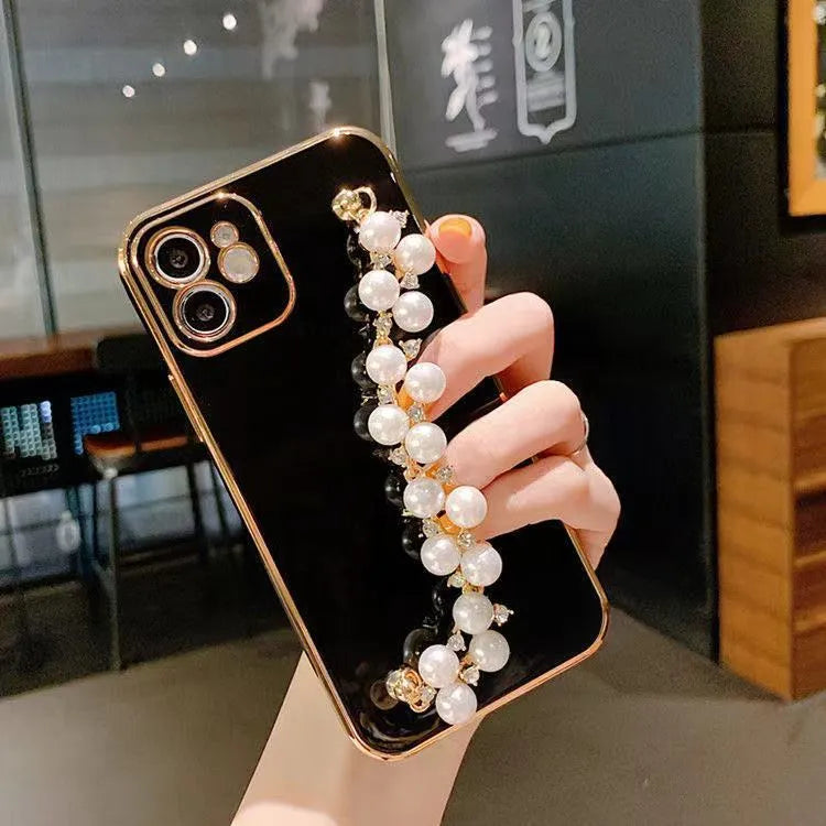 Electroplated pearl bracelet silicone phone case for Apple 15, all-inclusive cover with chain detail, black shell