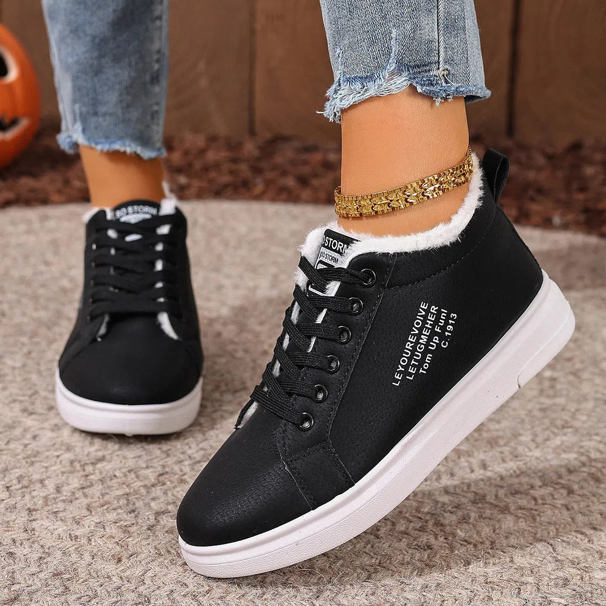 Women's flat sneakers in black, round toe, front lacing, rubber sole, size 35-40