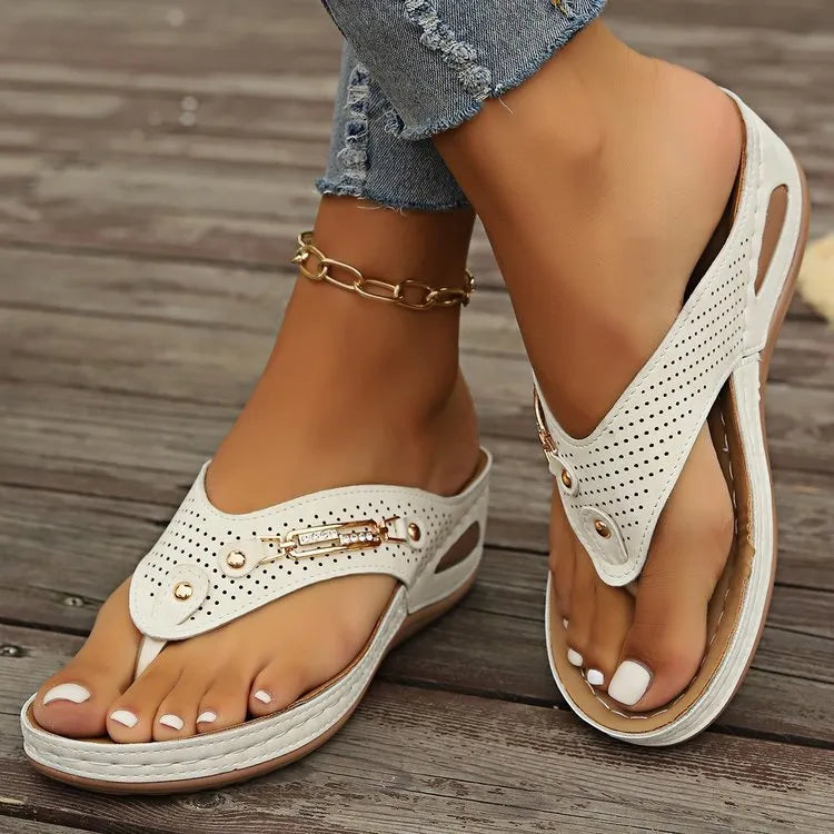 Women's retro beige flip flops with herringbone strap on a white background.