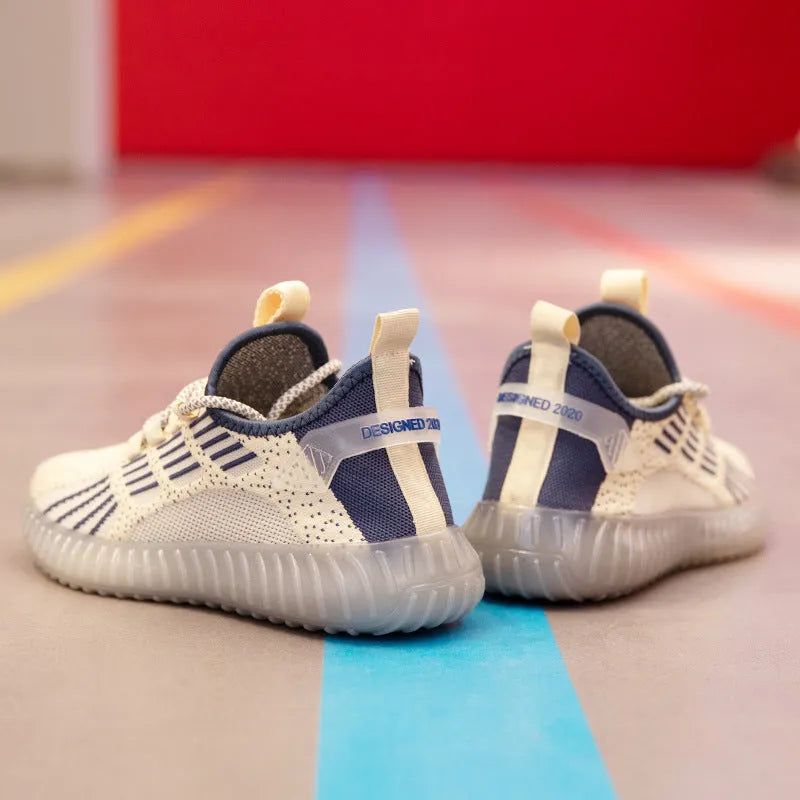 Men's white breathable flying fabric sports shoes with mesh lining and platform heel design