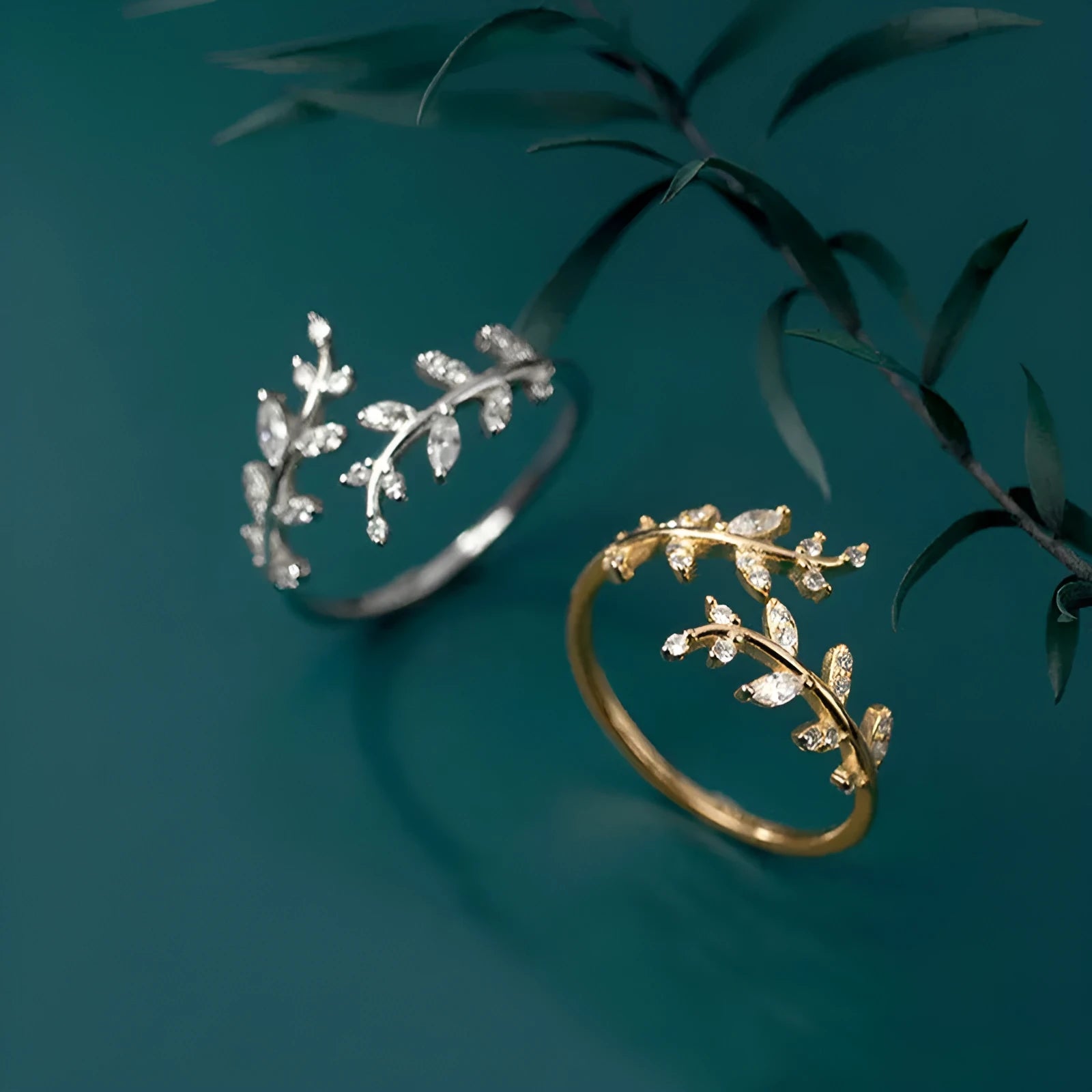 Copper electroplated leaf-shaped ring for women in gold or silver finish with geometric design