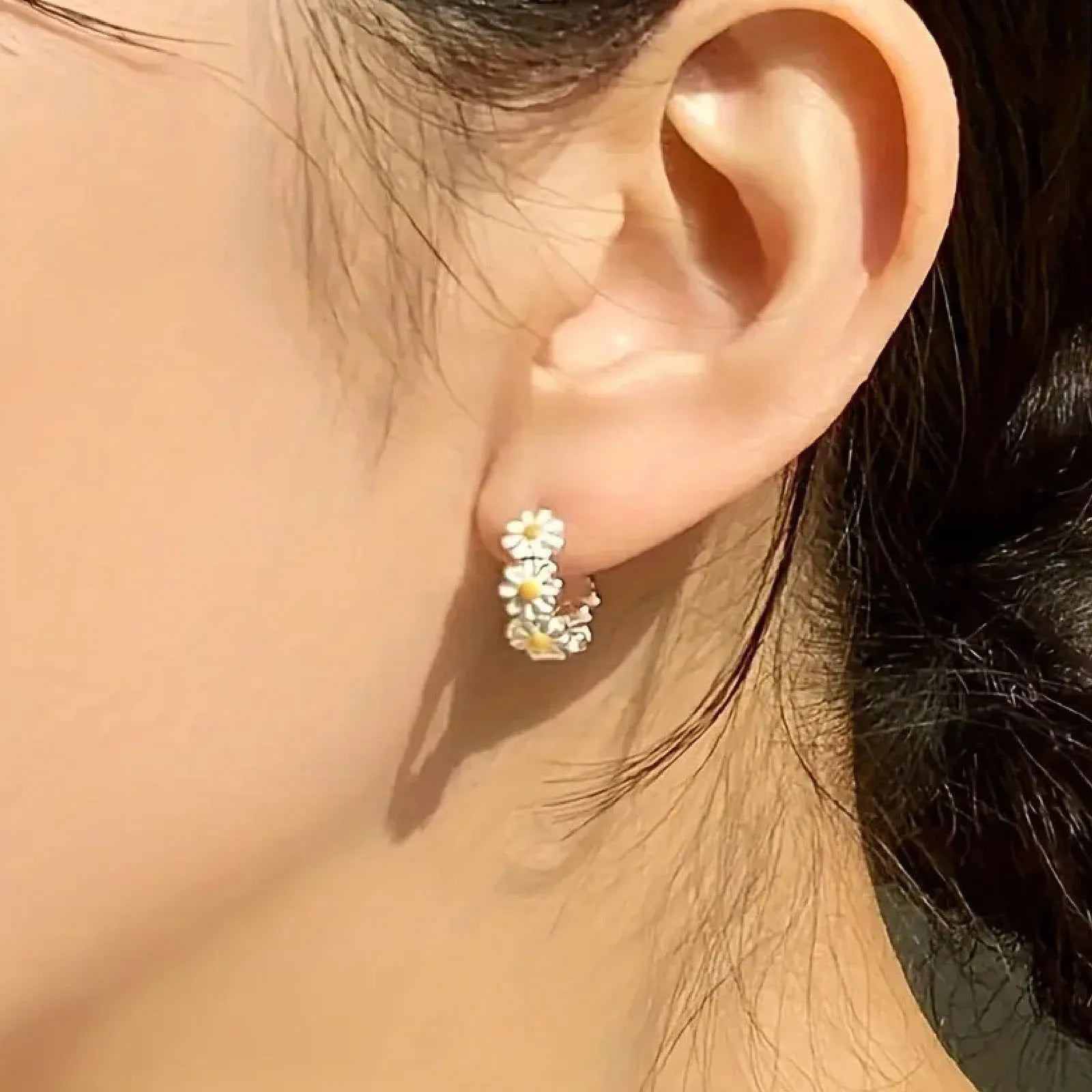 White daisy flower ring earrings with platinum accents on copper base for fashion OL style
