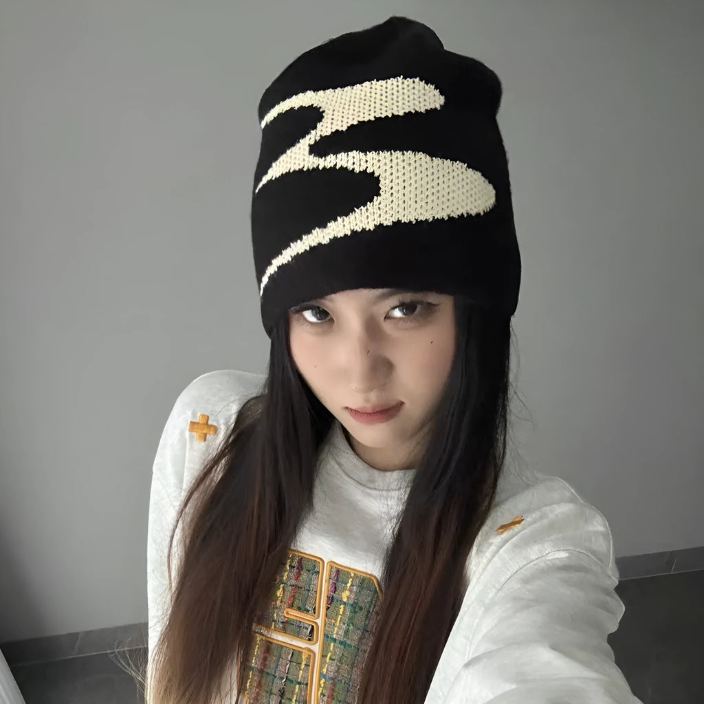 Acrylic thermal beanie hat for men and women in black, grey or white, size M (56-58cm).