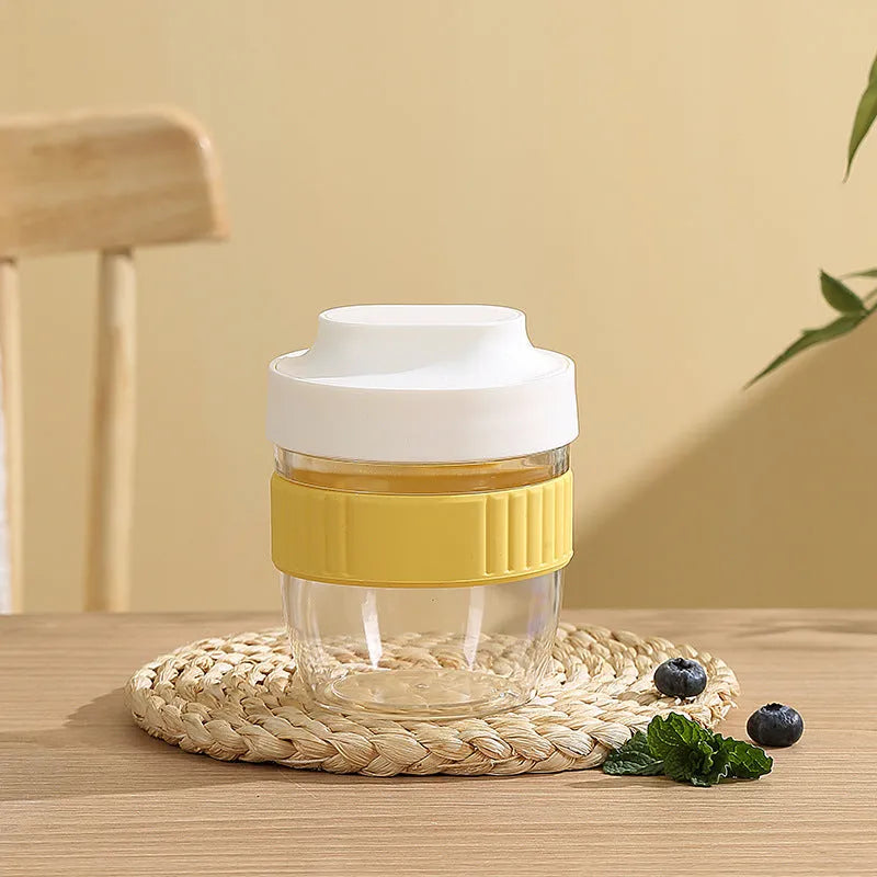 Green plastic salad cup with breakfast oat lid and spoon, leak-proof microwave-safe container