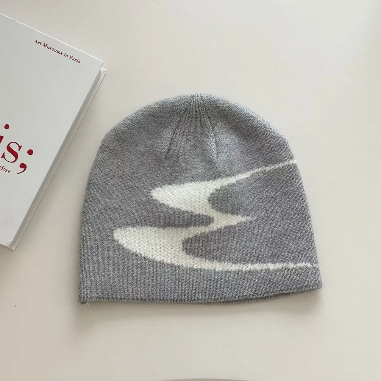 Acrylic thermal beanie hat for men and women in black, grey or white, size M (56-58cm).