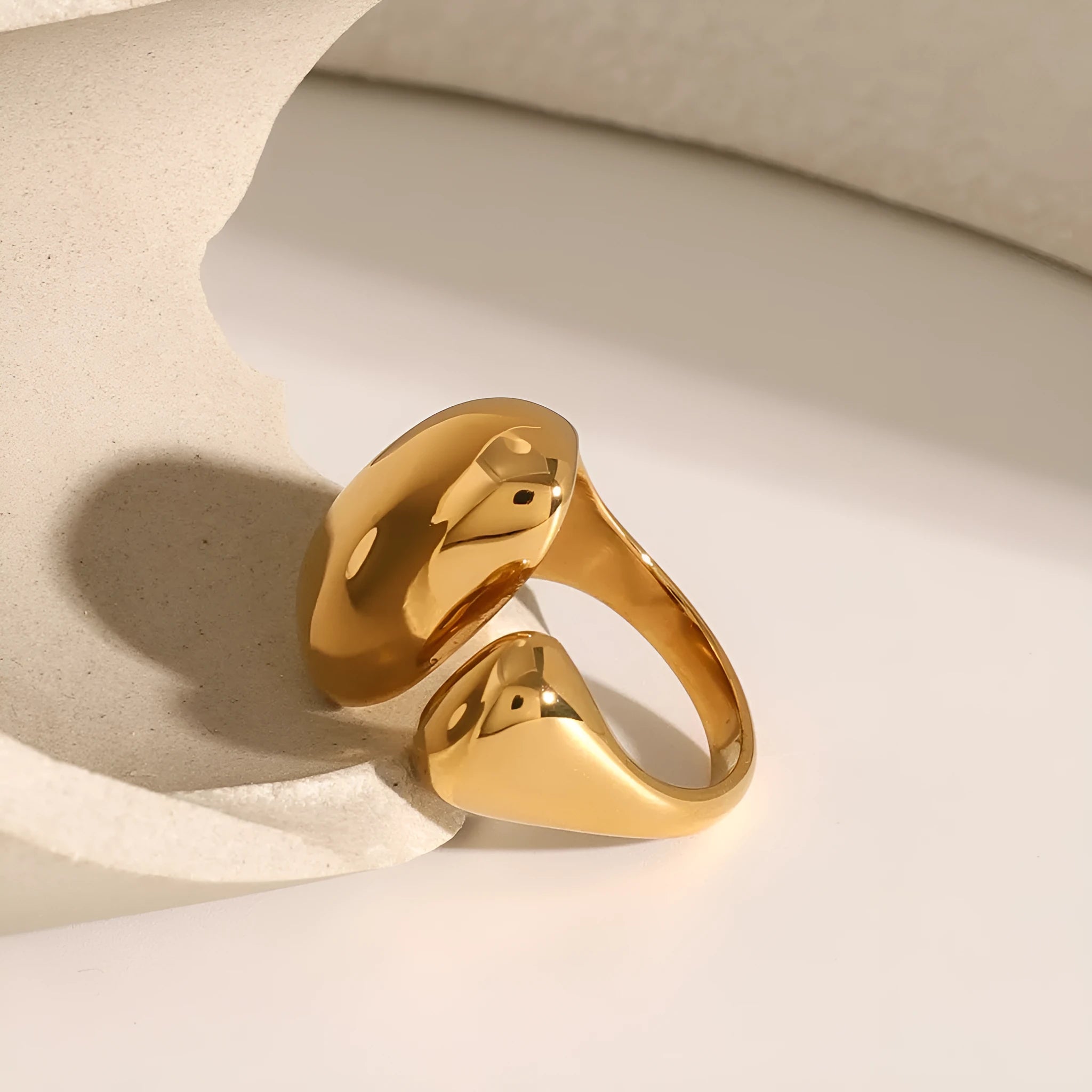 Women's geometric open ring in stainless steel with electroplated JDR2405081 finish