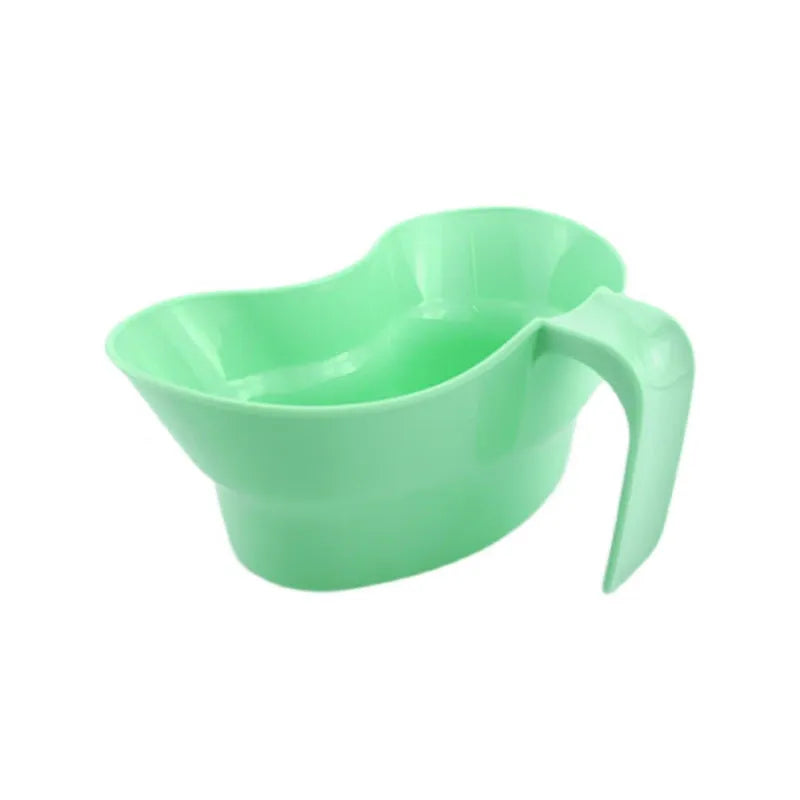 Green plastic patient gargle cup with handle for elderly and bedridden oral care