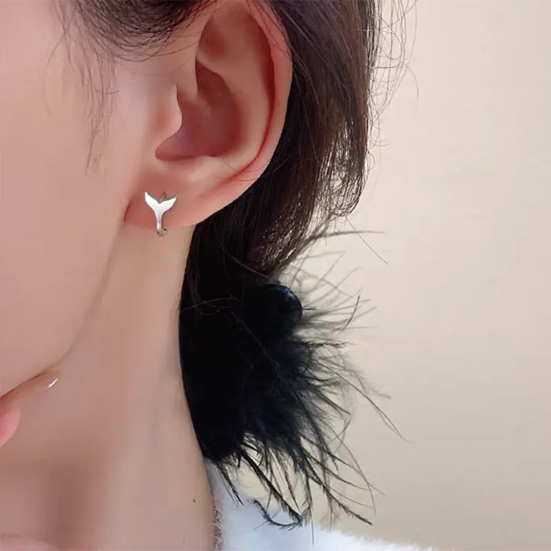 Women's fishtail earrings in copper with electroplated white gold or yellow gold finish