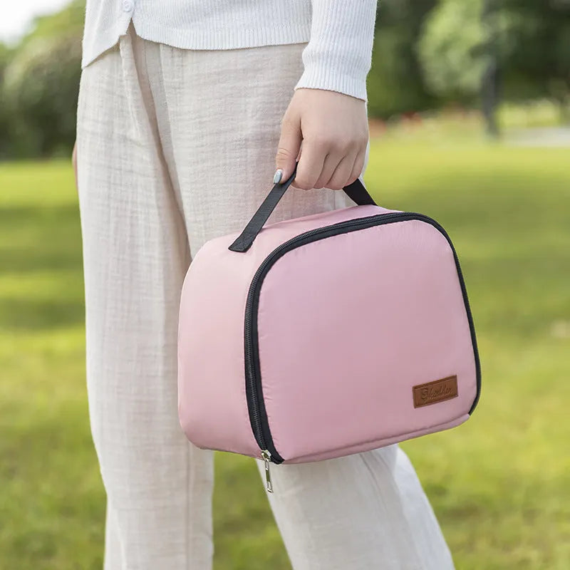 Insulated lunch box bag in textured cloth with large capacity for picnic meals