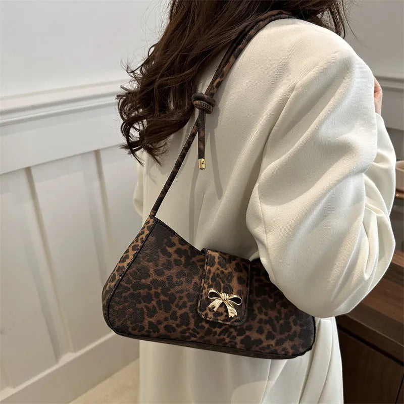 Women's casual handbag in black PU leather with sandwich pocket design measuring 27x13.5x6cm