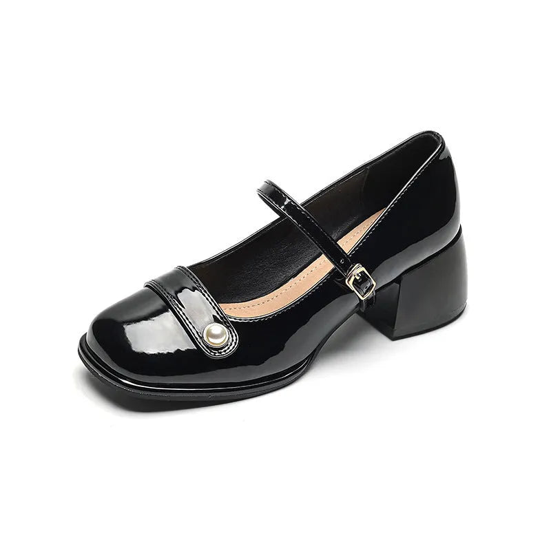 Women's patent leather ankle boots with chunky heels and buckle fastening in black colour