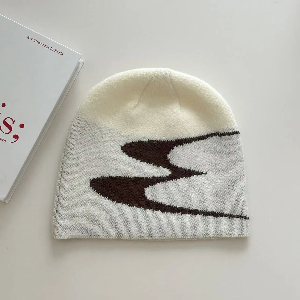 Acrylic thermal beanie hat for men and women in black, grey or white, size M (56-58cm).