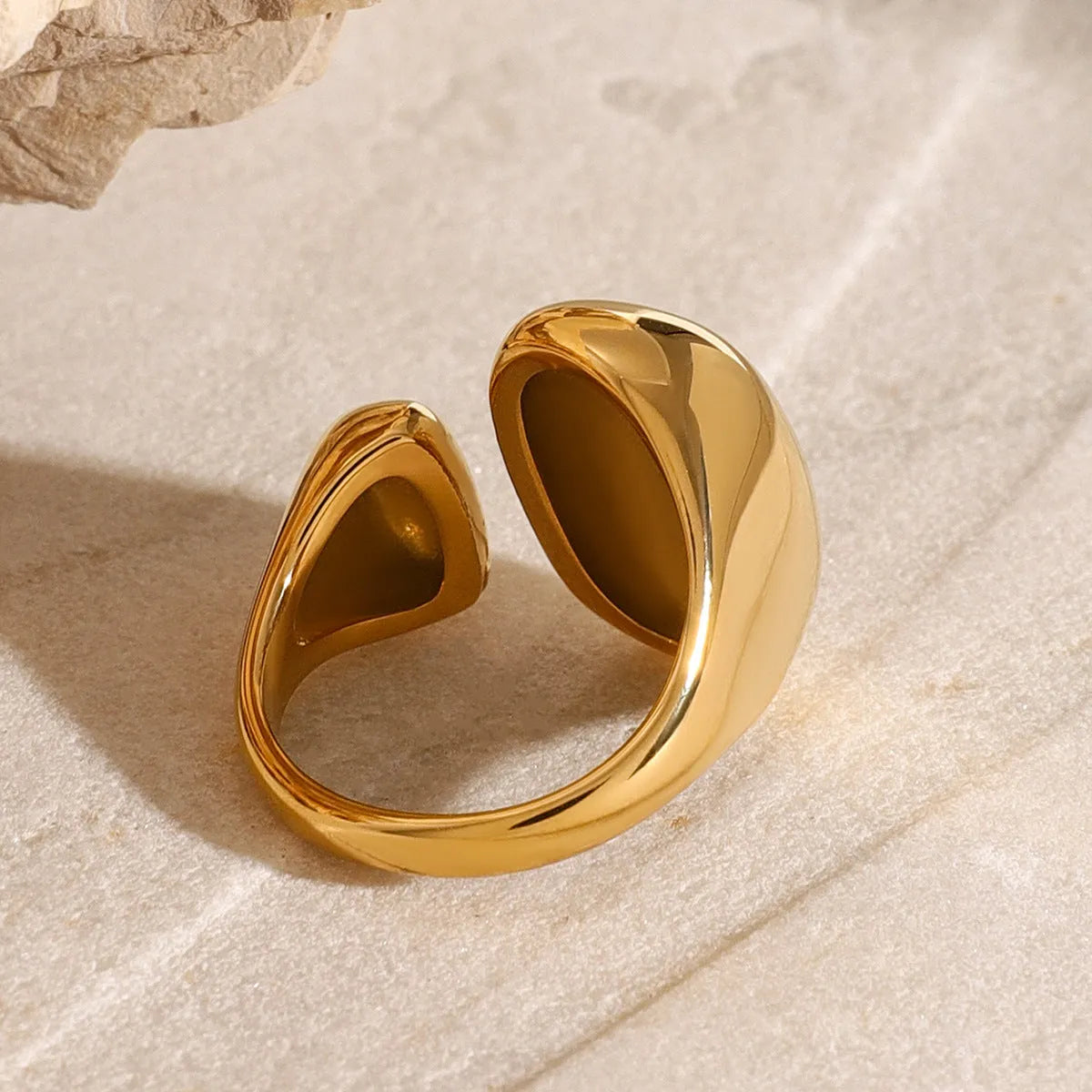 Women's geometric open ring in stainless steel with electroplated JDR2405081 finish