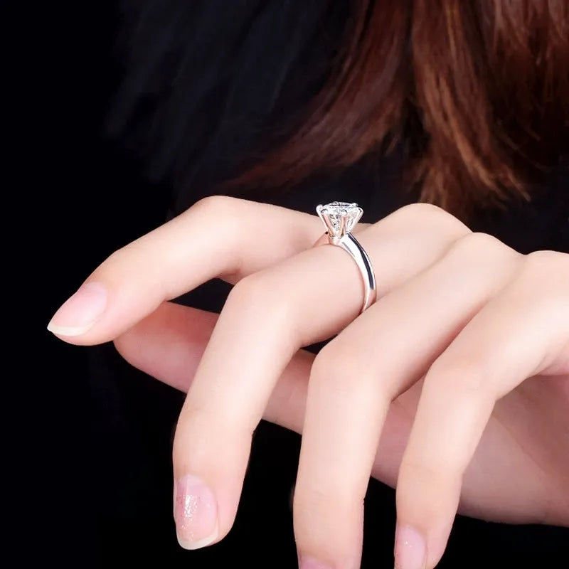 White gold plated women's ring with a geometric design and a six-claw set zircon stone.