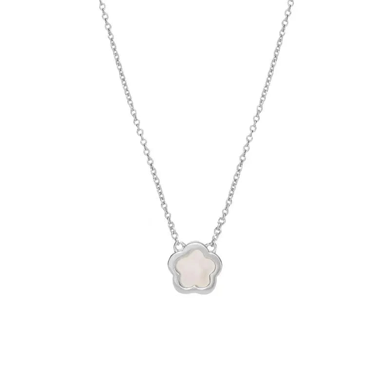 White mother shell flower necklace with floral pendant and O-shaped chain in gold or silver finish
