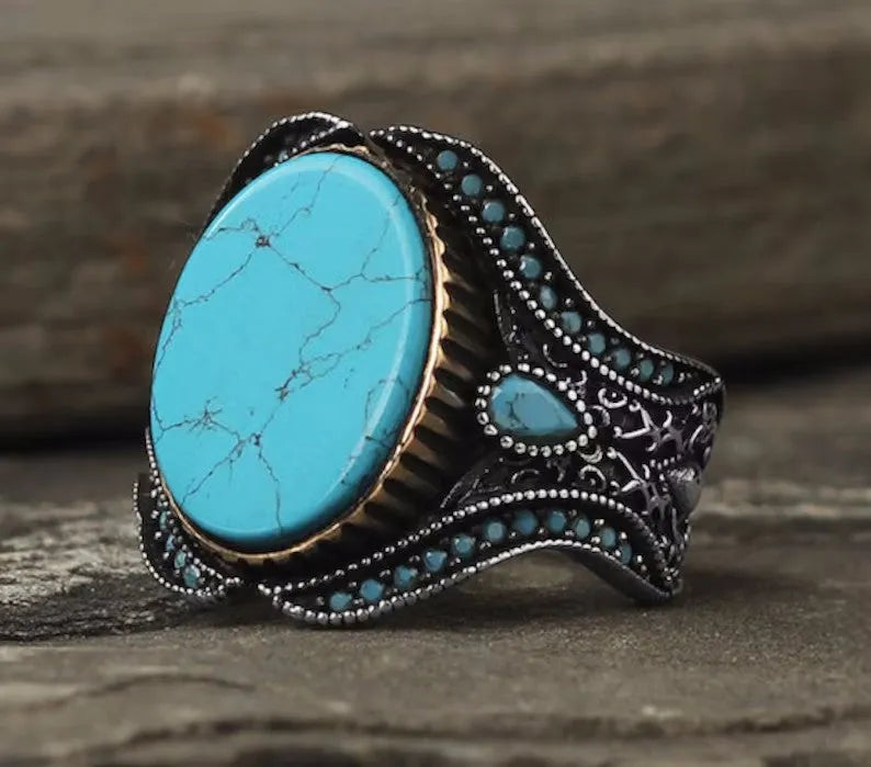 Men's antique silver alloy ring with round turquoise stone on finger