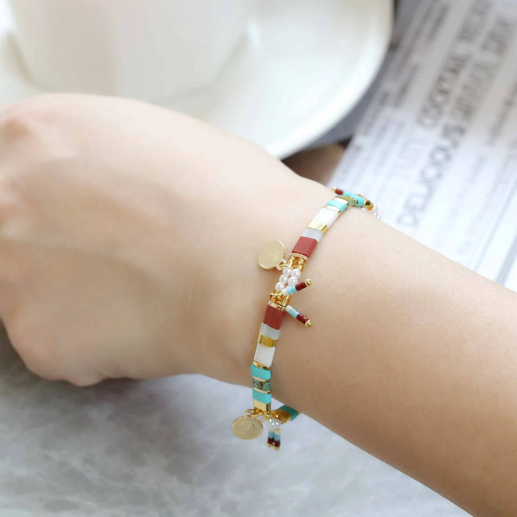 Women's handmade imitation pearl beaded bracelet in European/American style with glass coloured beads