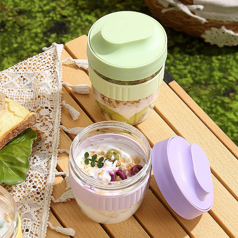 Green plastic salad cup with breakfast oat lid and spoon, leak-proof microwave-safe container