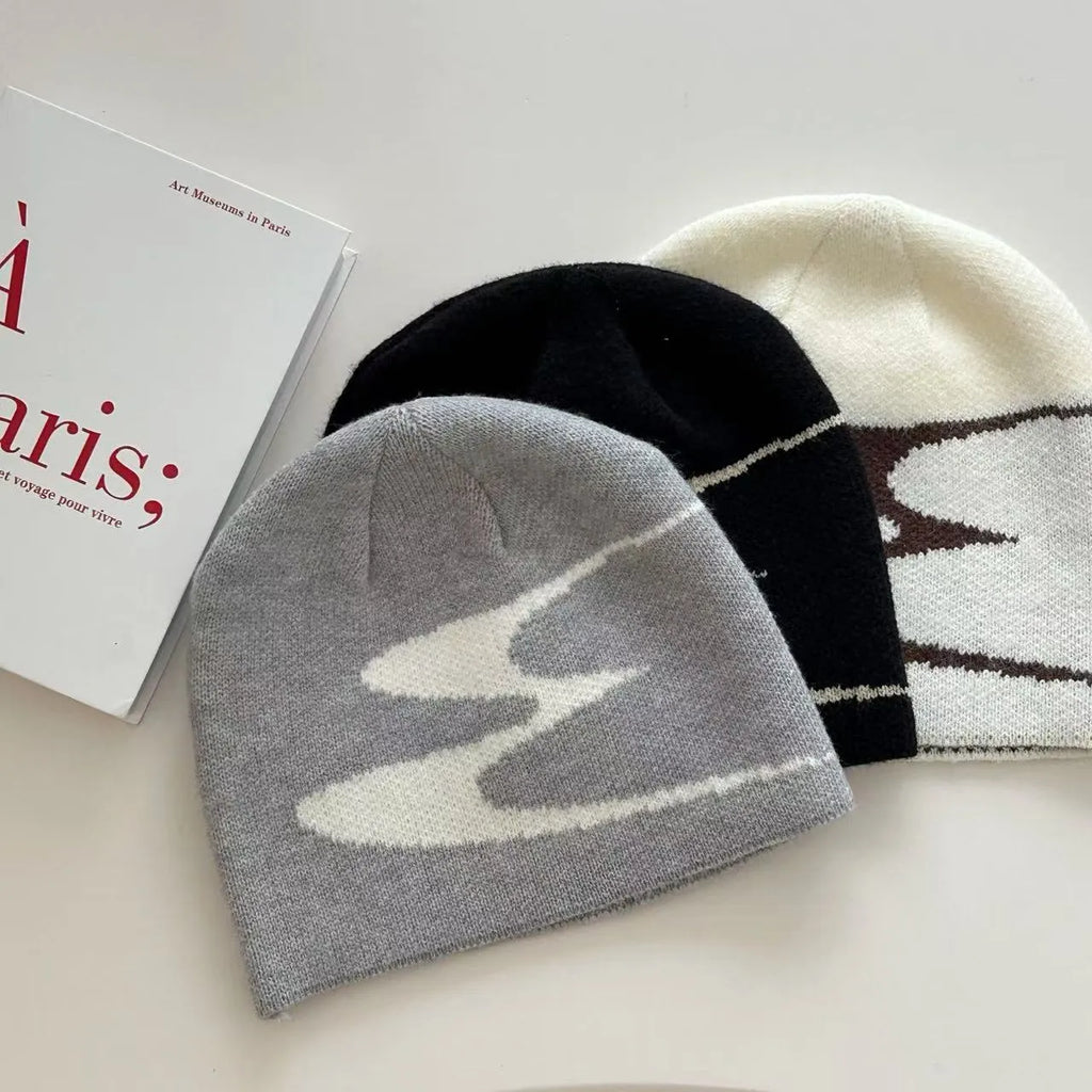 Acrylic thermal beanie hat for men and women in black, grey or white, size M (56-58cm).