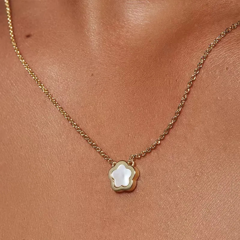 White mother shell flower necklace with floral pendant and O-shaped chain in gold or silver finish