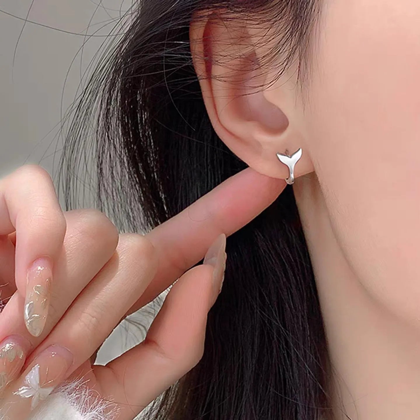 Women's fishtail earrings in copper with electroplated white gold or yellow gold finish