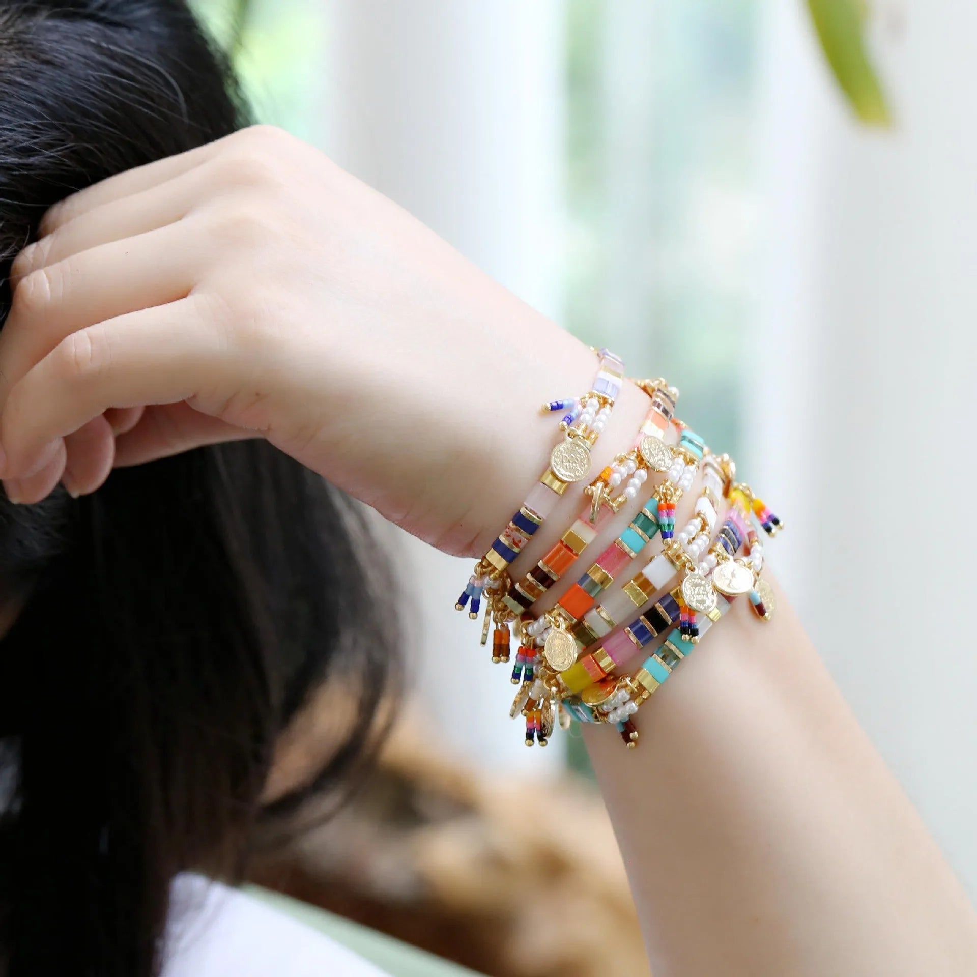 Women's handmade imitation pearl beaded bracelet in European/American style with glass coloured beads