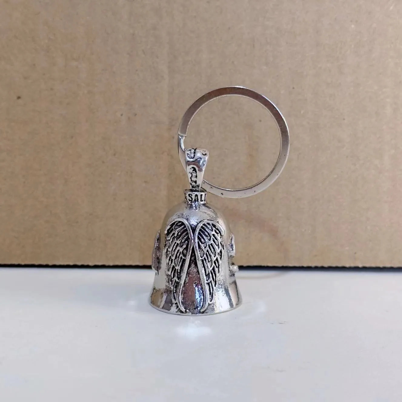 Vintage-style white angel wings feather necklace and keychain made from electroplated alloy.