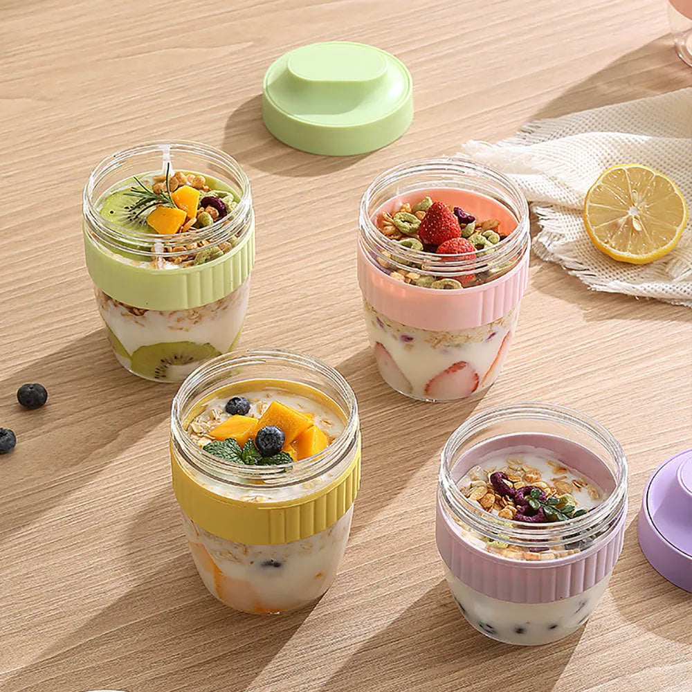 Green plastic salad cup with breakfast oat lid and spoon, leak-proof microwave-safe container